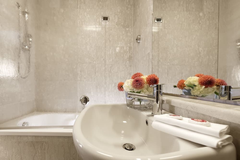 Hotel Bettoja Massimo D'Azeglio — 8