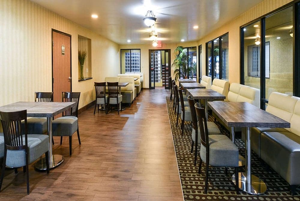 Travelodge by Wyndham Commerce Los Angeles Area — 26