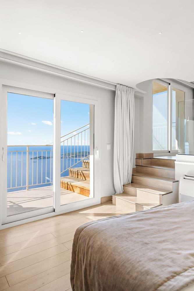 Hotel Chateau De La Chevre D Or — 22