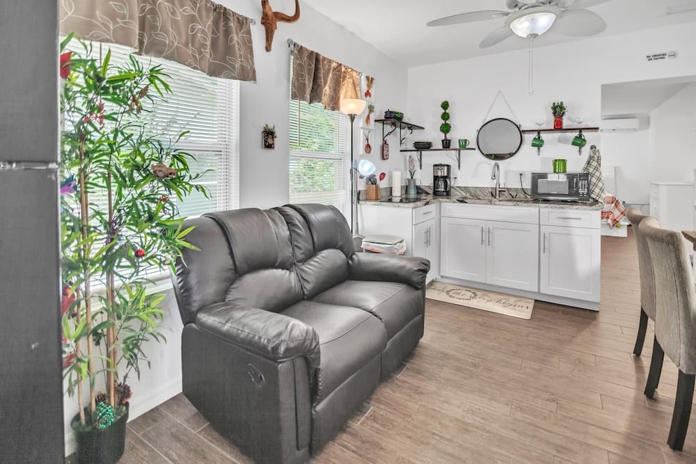 Spacious And Private Tampa Retreat 1 Bedroom Condo by Redawning — 7