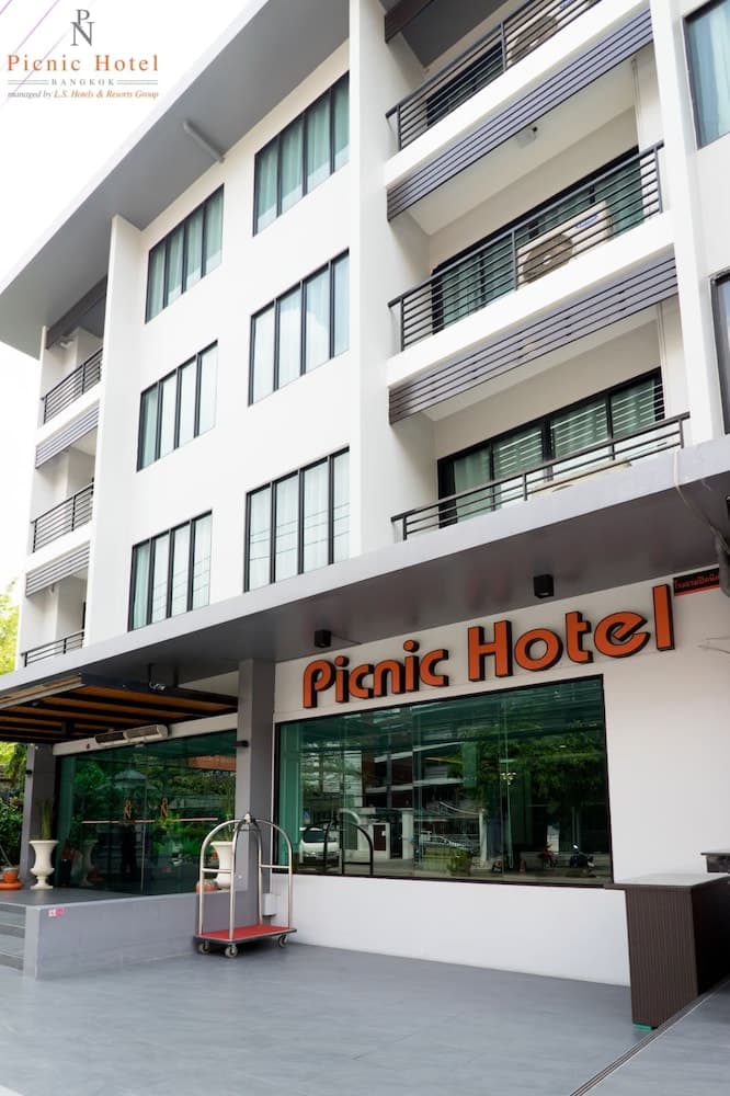 Picnic Hotel Bangkok — 9