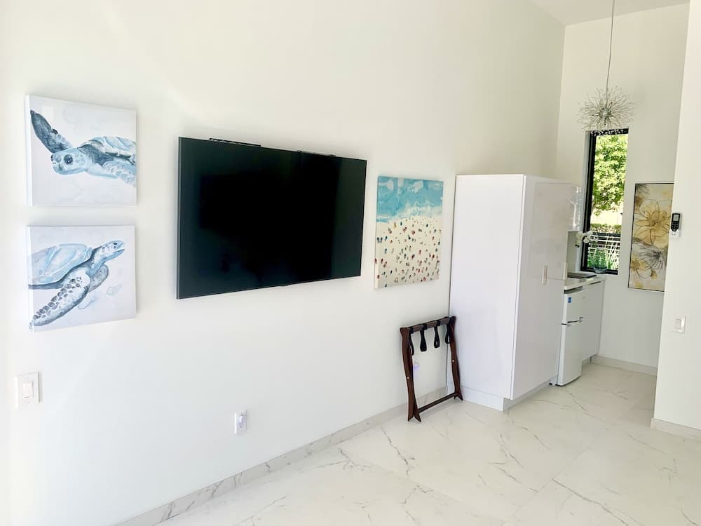 Guesthouse per soli uomini con opzione di abbigliamento vicino a Wilton Manors — 14