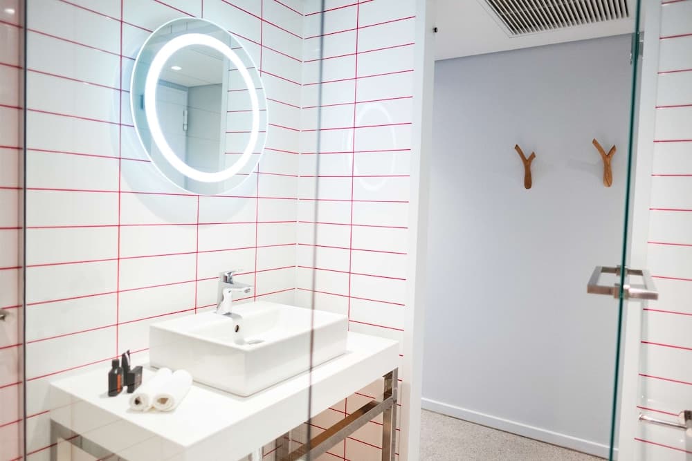 Radisson RED V&A Waterfront, Cape Town hotel, Silo 6, South Arm Road, V&A Waterfront, Cape Town, Western Cape, 8001, South Africa — photo 107