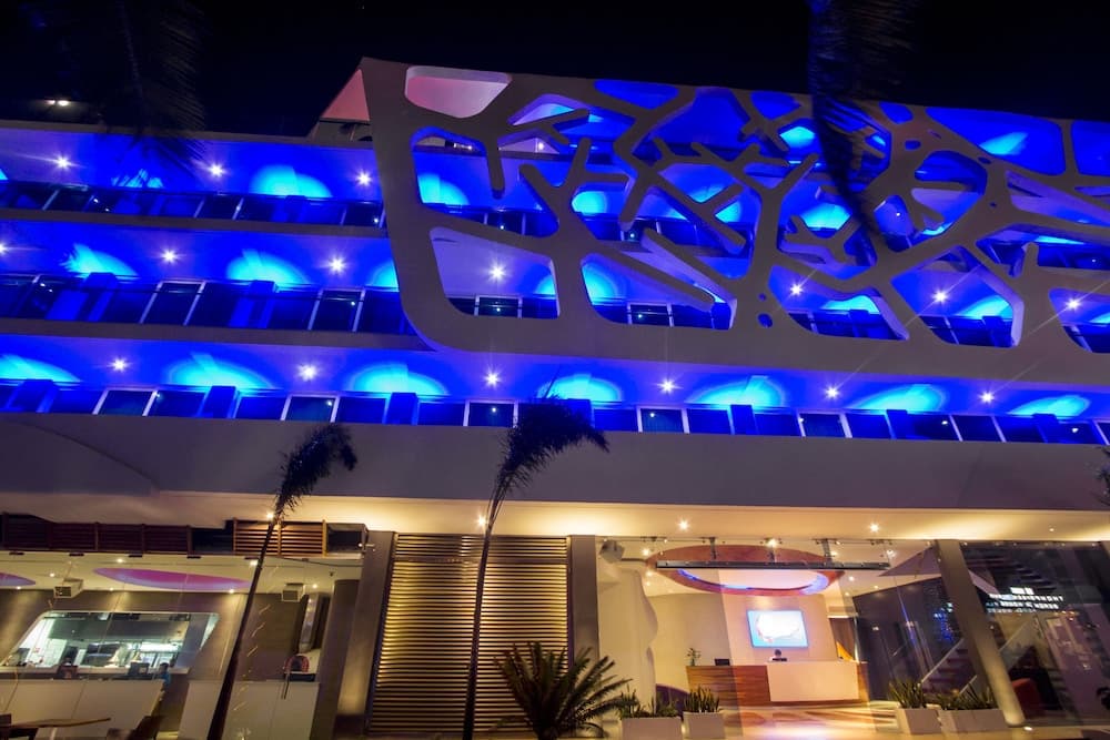 The Carmen Hotel - Ocean Front — 2