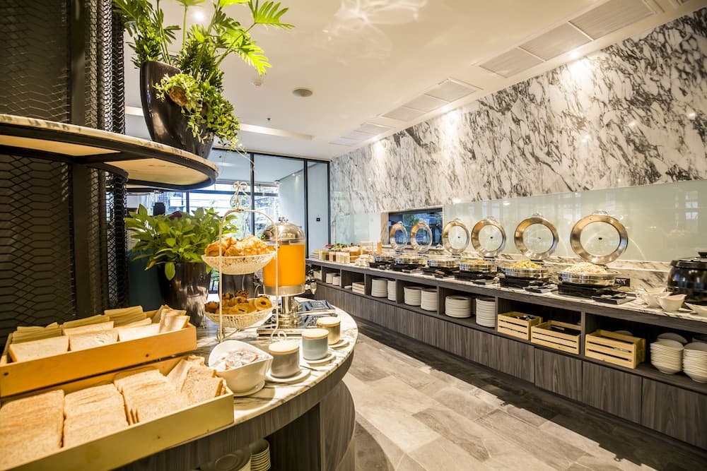 Cross Vibe Sukhumvit Hotel — 21