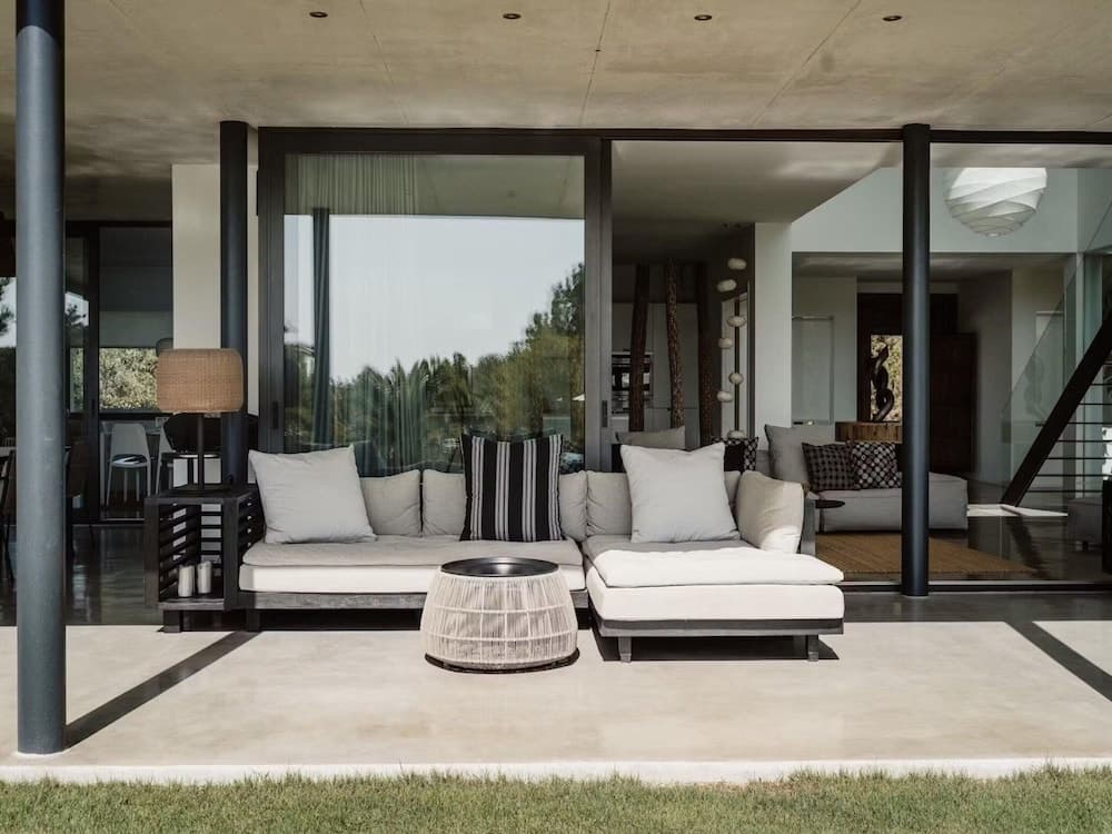 Modern Villa With Minimalistic Decor — 22