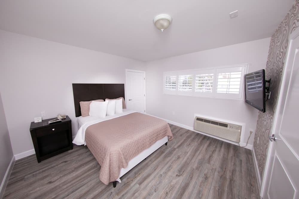 Metropolitan Inn & Suites — 19