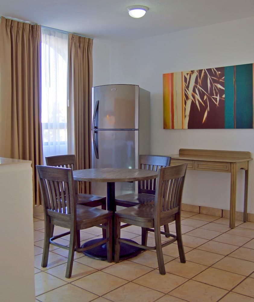 Sunrock Hotel and Suites — 4