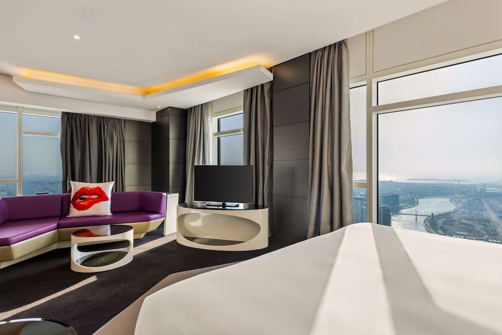 V Hotel Dubai, Curio Collection by Hilton — 23