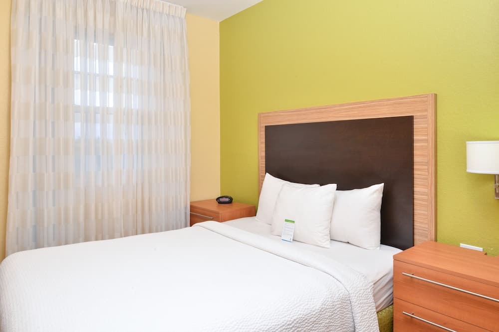 Candlewood Suiten Miami Doral by IHG — 3