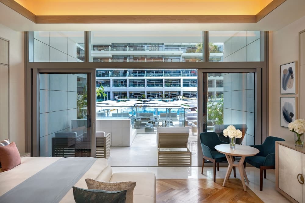FIVE LUXE — 16