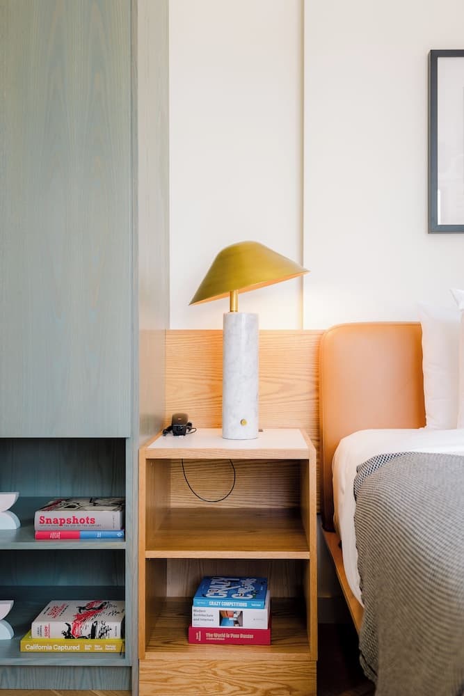 Short Stories Hotel — 18