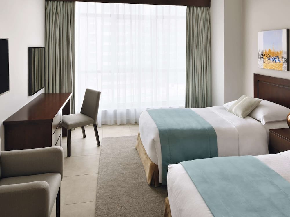 Mövenpick Hotel & Apartments Bur Dubai — 11
