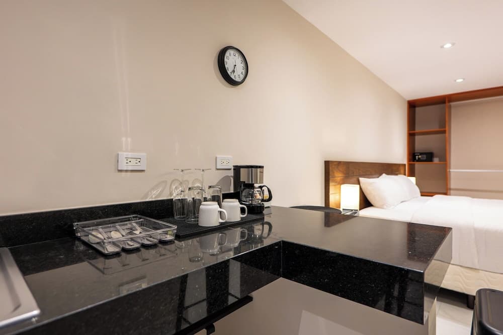 Hotel 28 — 29