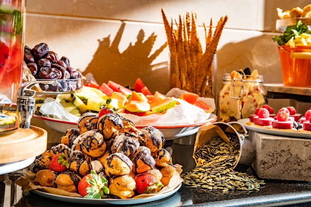 Radisson Blu Hotel, Dubai Canal View — 10