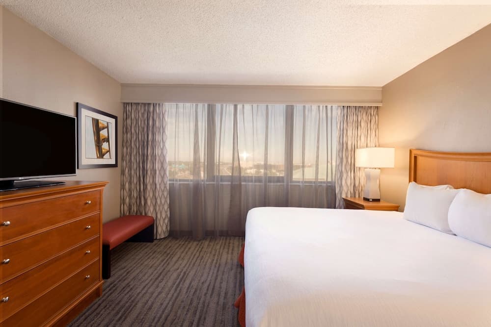 Embassy Suites by Hilton Orlando International Dr ICON Park — 10