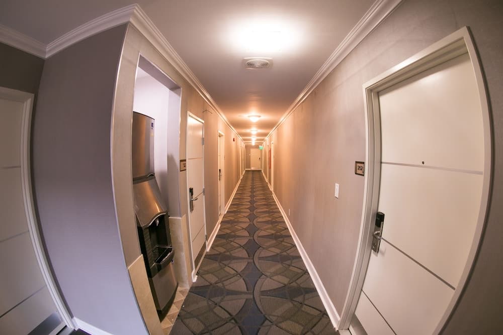 Metropolitan Inn & Suites — 30
