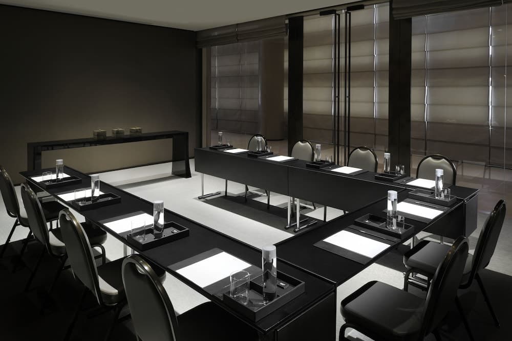 Armani Hotel Dubái, Burj Khalifa — 16