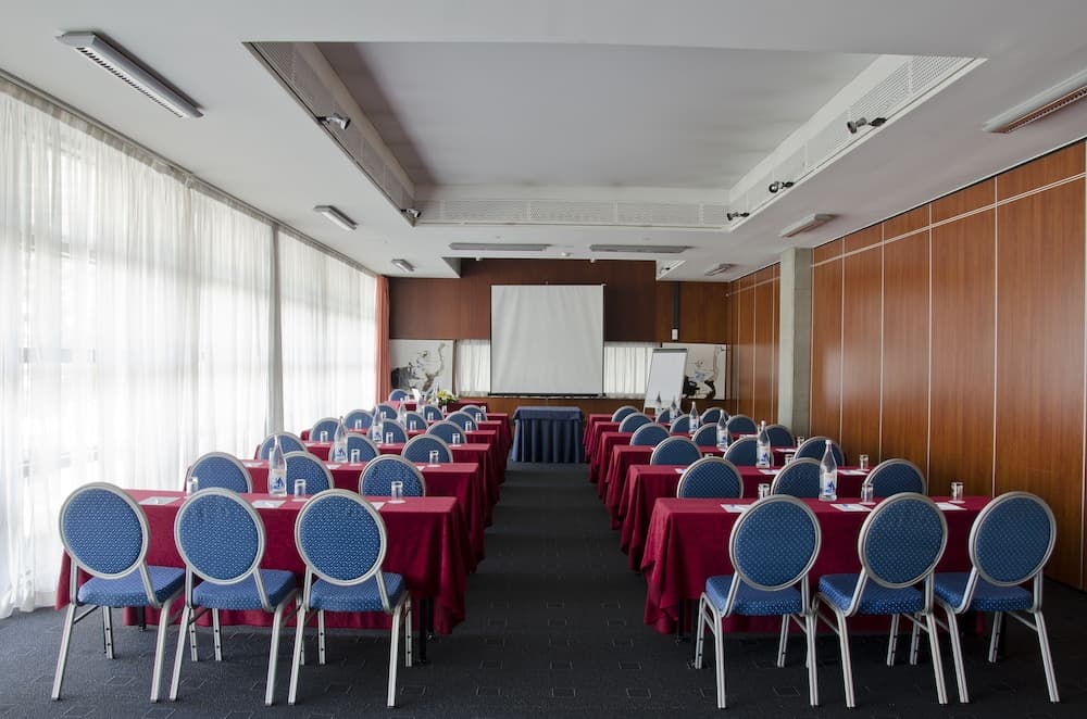 VIP Executive Art's Hotel — 12