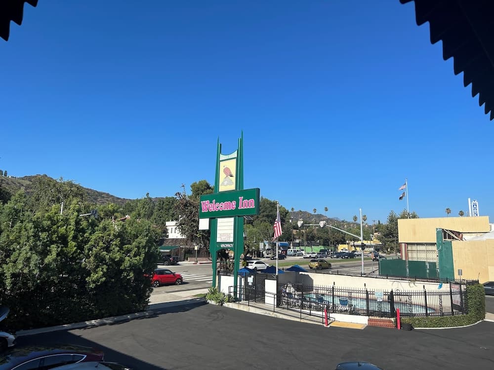 Bienvenido Inn en Colorado Blvd. — 26