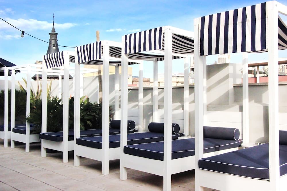 Hotel Midmost by Majestic Hotel Group — 10