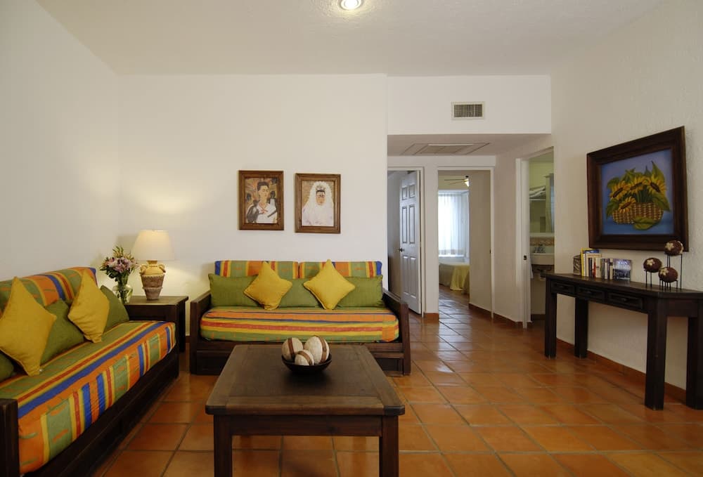 Las Palmas Condominio — 23