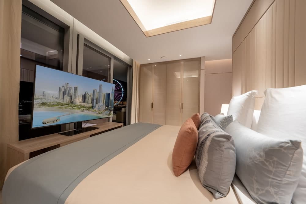 FIVE LUXE — 21