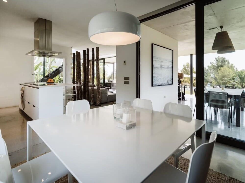Modern Villa With Minimalistic Decor — 8