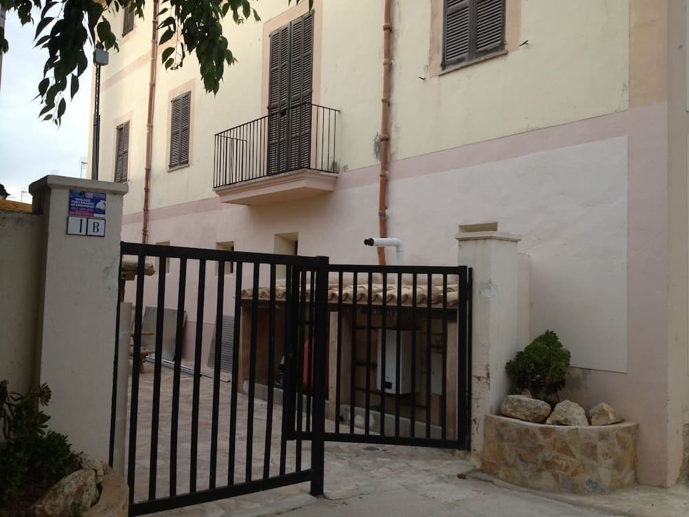 BHG Hostel Secar de la Real — 13