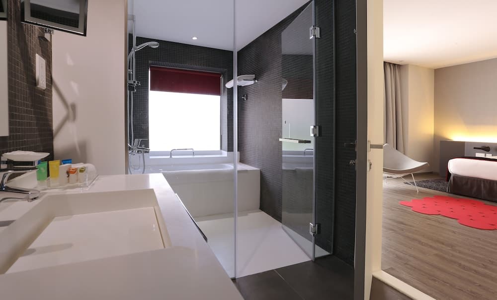 Ramada Hotel and Suites by Wyndham Dubai JBR — 18