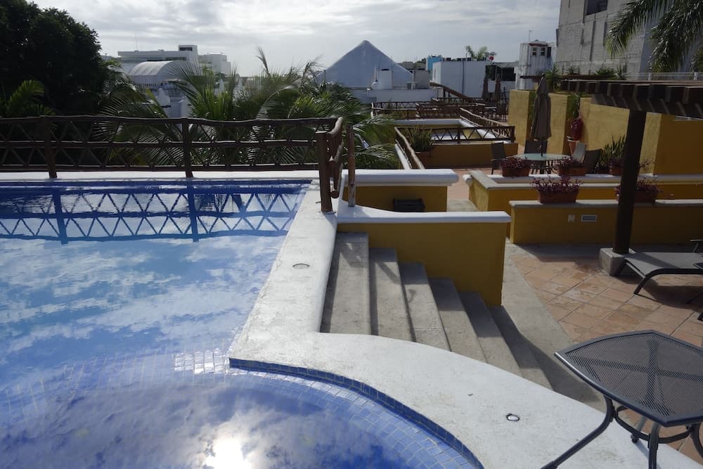 Las Palmas Condominio — 1