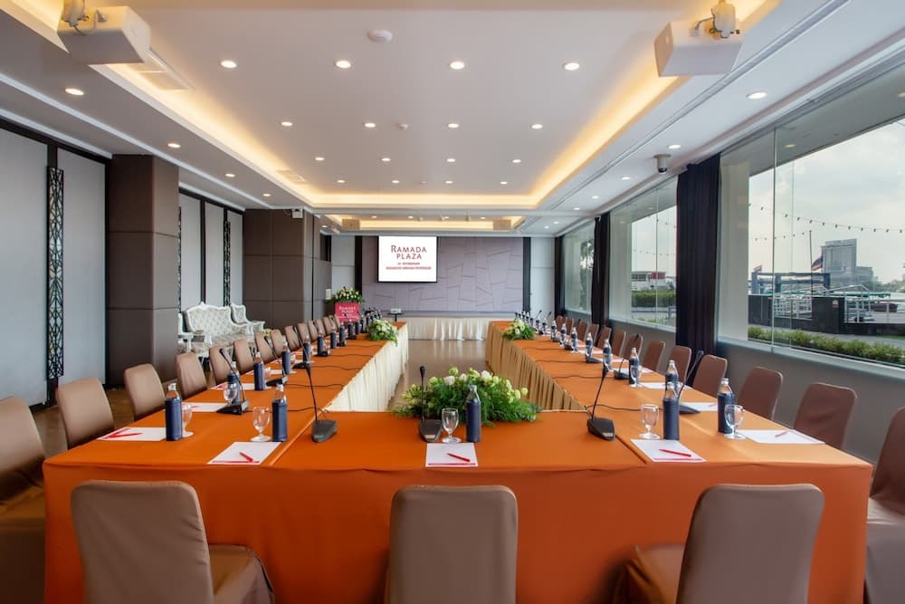 Ramada Plaza by Wyndham Bangkok Menam Fiume — 11