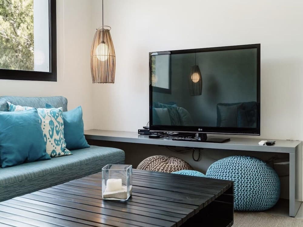 Modern Villa With Minimalistic Decor — 26