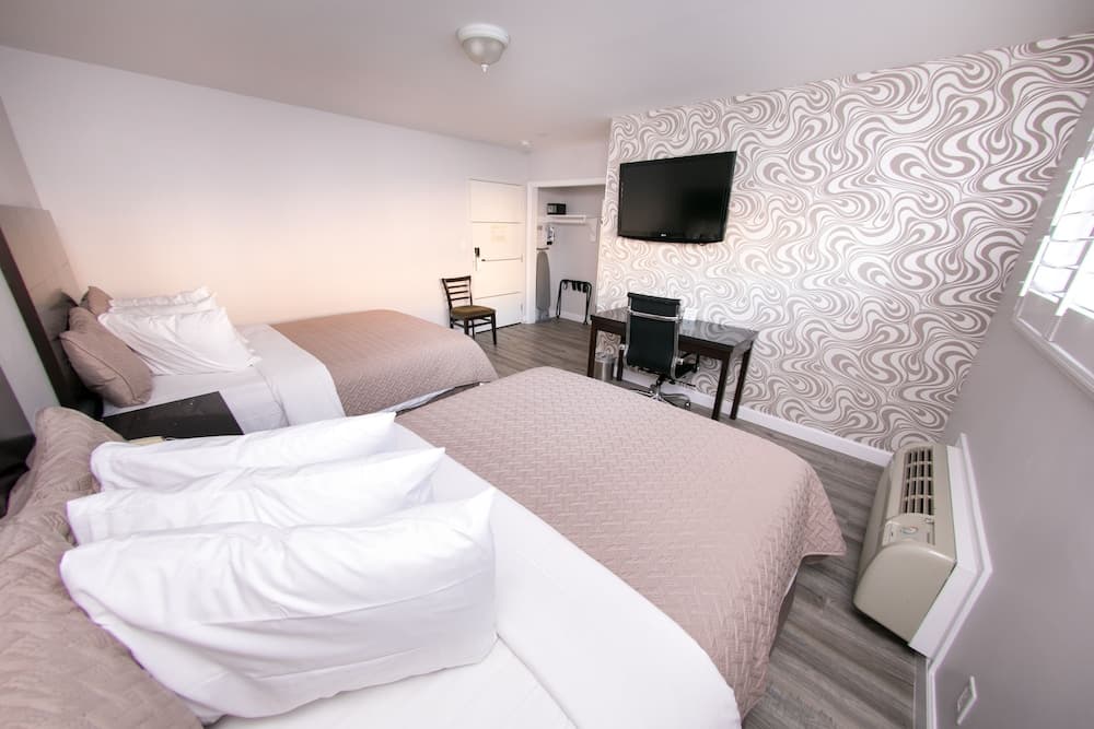 Metropolitan Inn & Suites — 10