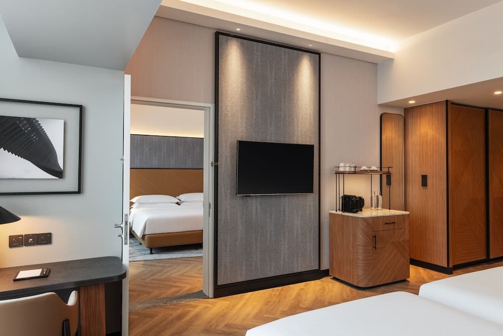 Sheraton Mall of the Emirates Hotel, Dubai — 13