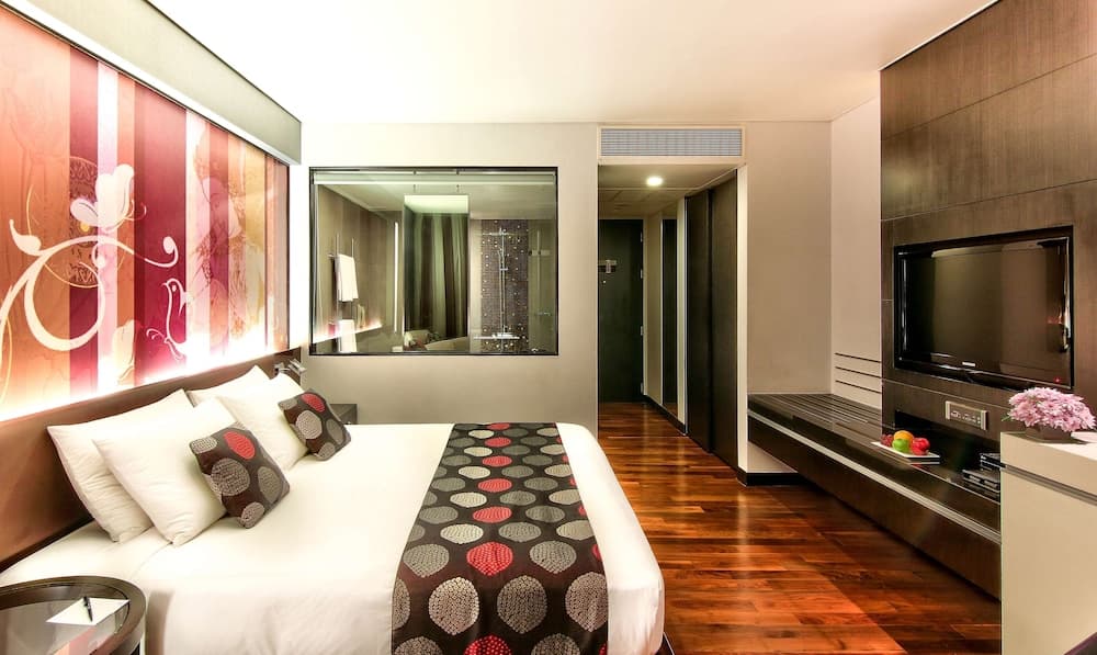 PARK PLAZA BANGKOK SOI 18 — 24