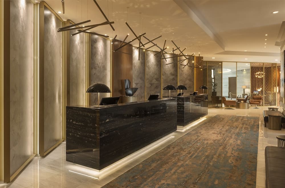 Sheraton Mall of the Emirates Hotel, Dubai — 19