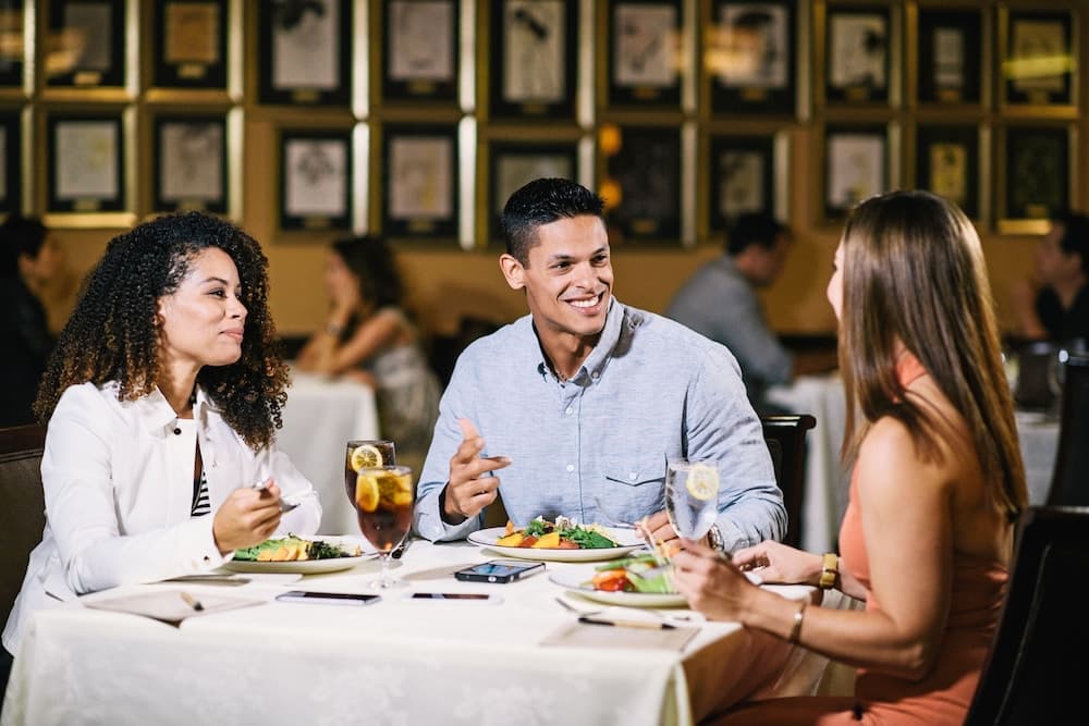 Rosen Plaza en la Avenida Internacional — 30