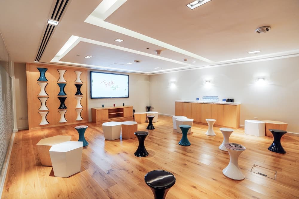 Media One Hotel Dubai — 30