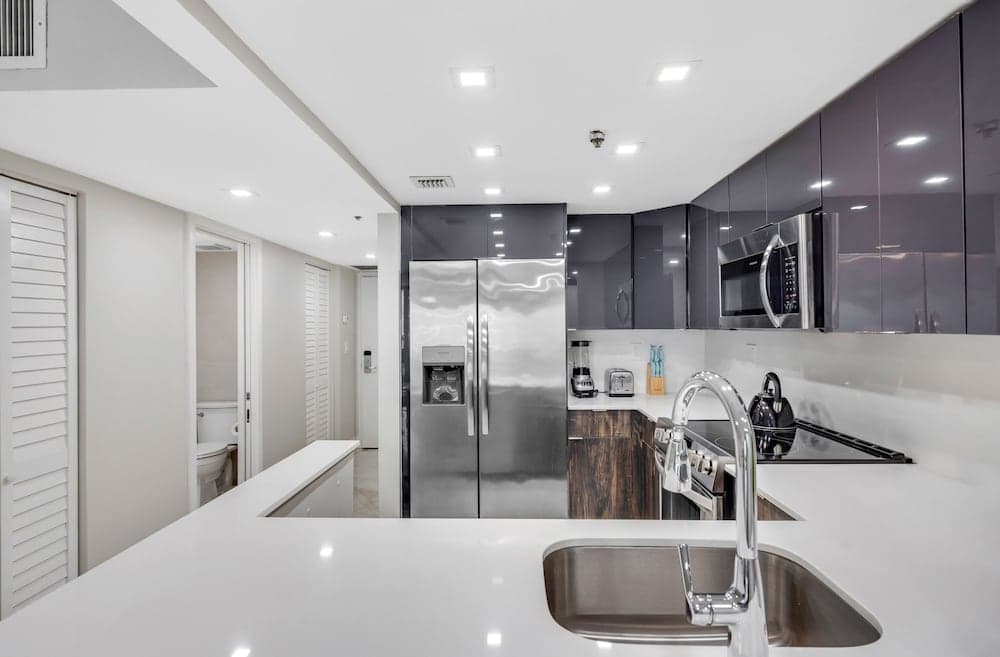 Condominio con vista a la bahía y balcón — 3