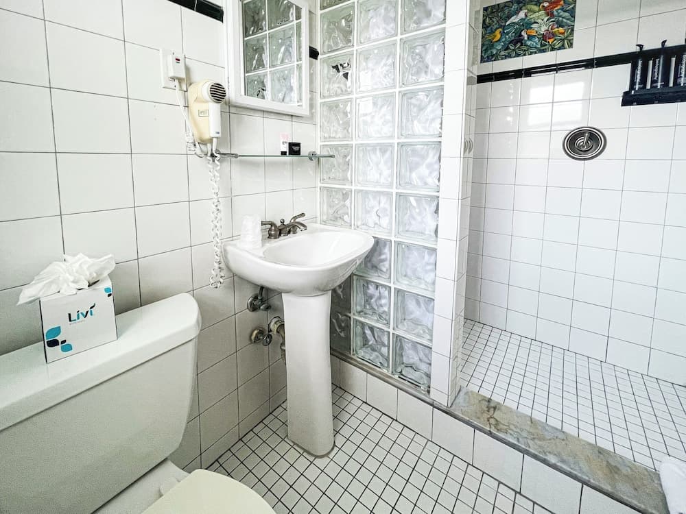 Winterset A North Beach Village Resort Hotel — 5