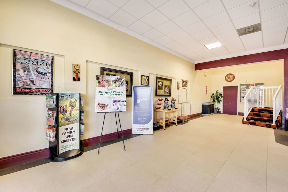 Econo Lodge Busch Gardens — 26