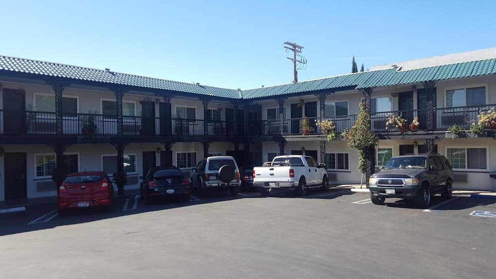 Bienvenido Inn en Colorado Blvd. — 21