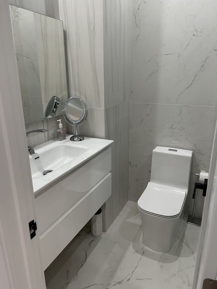 Guesthouse per soli uomini con opzione di abbigliamento vicino a Wilton Manors — 28