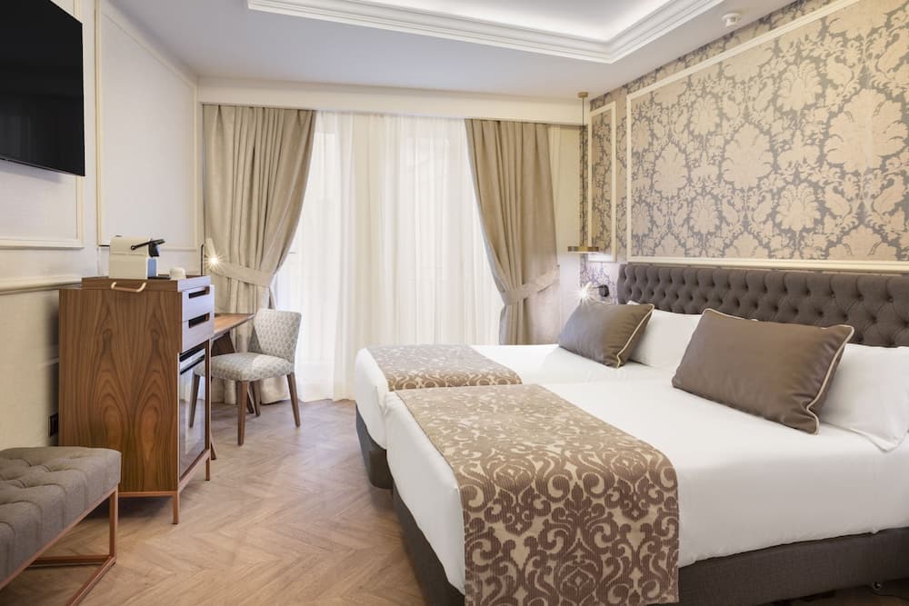 Catalonia Las Cortes Hotel — 13