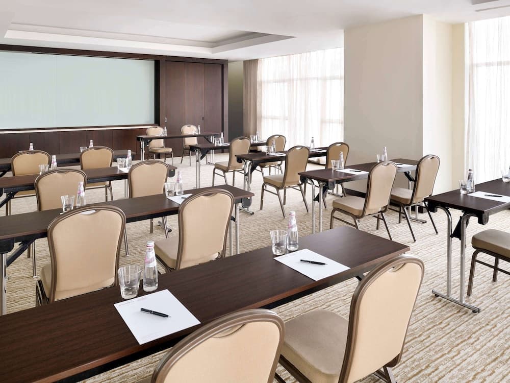 Mövenpick Hotel Jumeirah Lakes Towers — 17