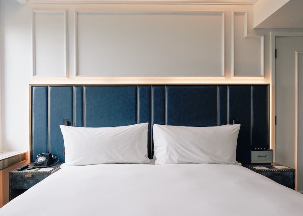 Page8, Seite Hotels — 9