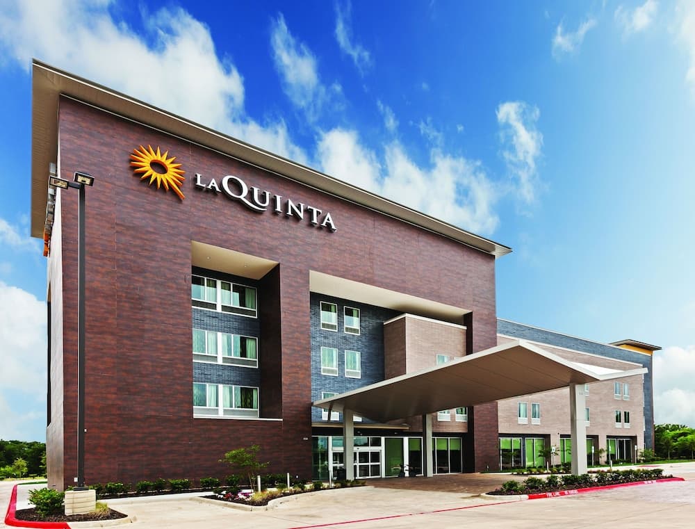 La Quinta Inn & Suites by Wyndham Orlando - IDrive Theme Parks — 28