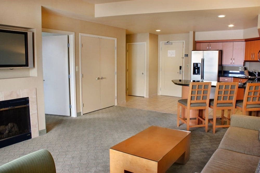 The Platinum Hotel — 7