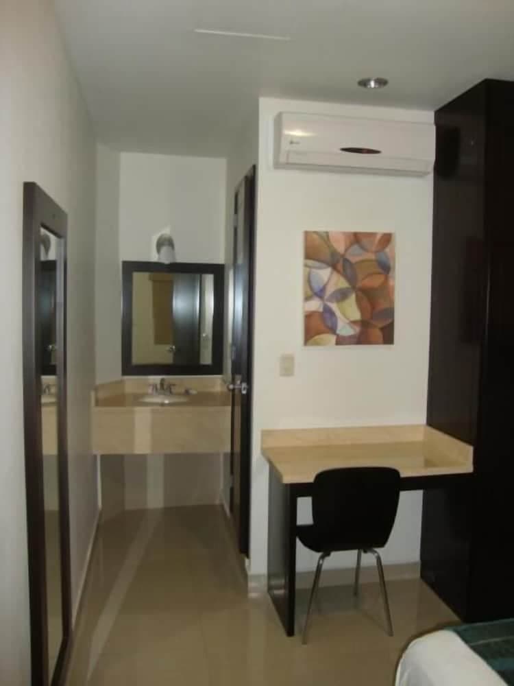 Maria Elena Hotel — 17